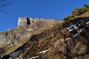 44 Dalla Bocchetta del Corno ripida salita  finale verso cresta e vetta 